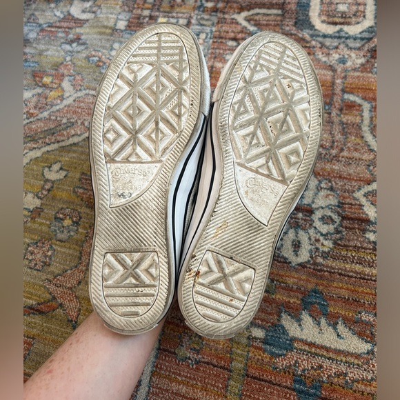 **SOLD** White Converse - Picture 4 of 4